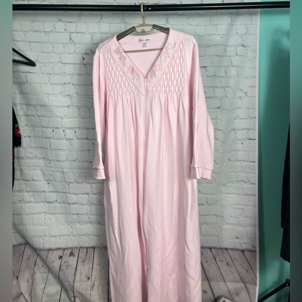 Miss Elaine Robe XL Pintucks  Embroidered Roses  Zip Up Long 48"